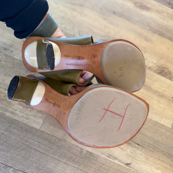 Lisa Nading Vintage Leather Heels - Picture 10 of 11